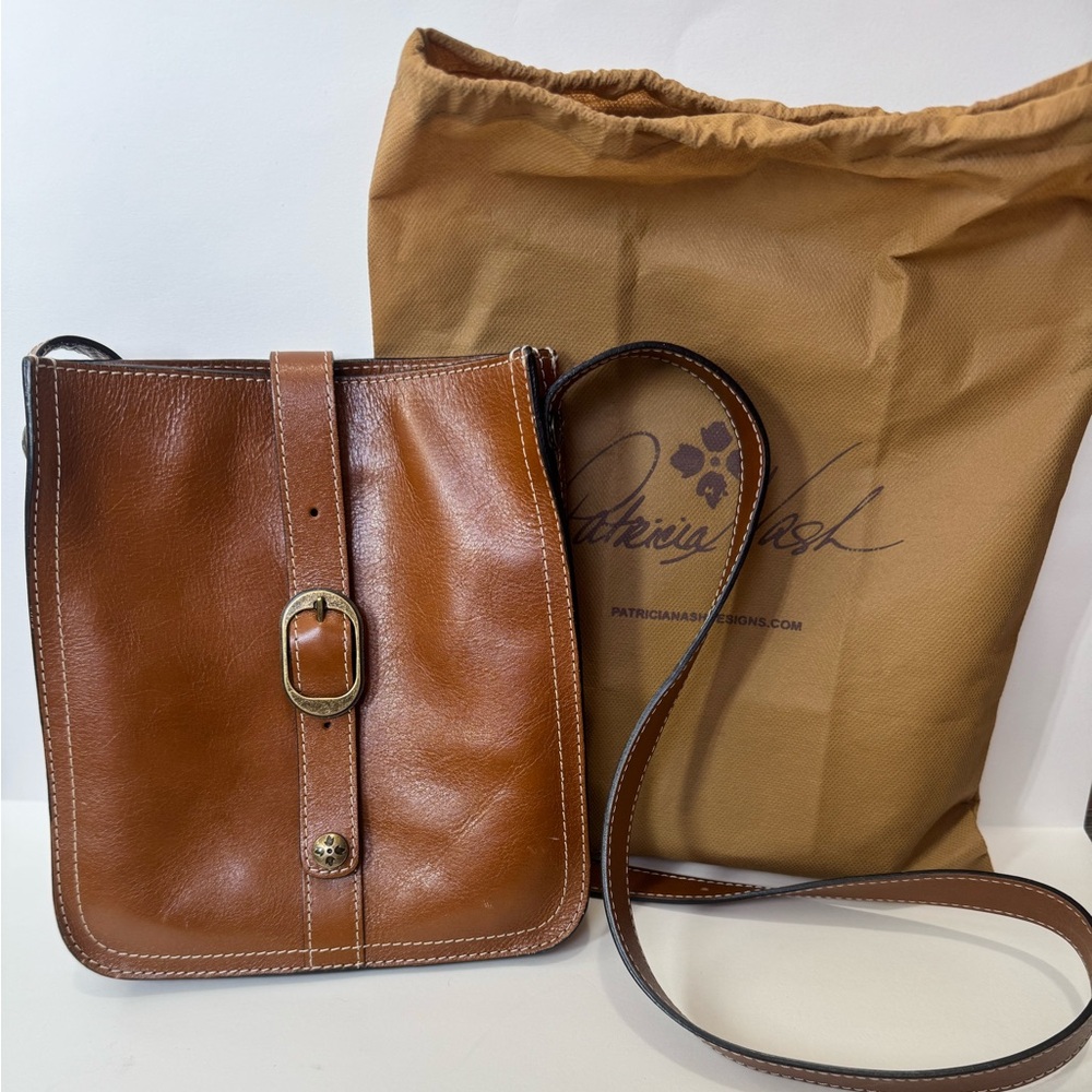✨ Patricia Nash Leather Buckle Crossbody ✨